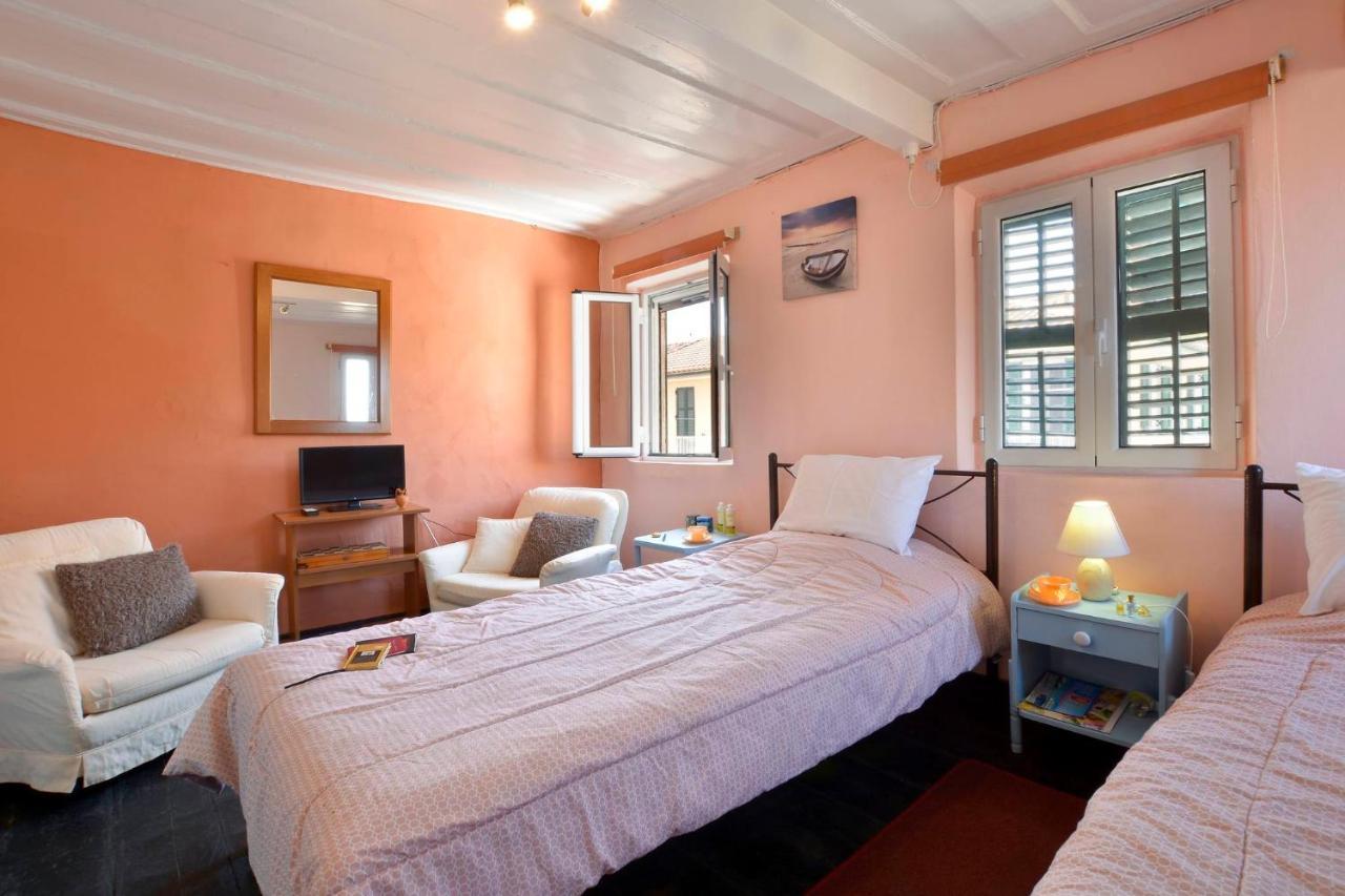 דירות Corfu  Simons Nest מראה חיצוני תמונה